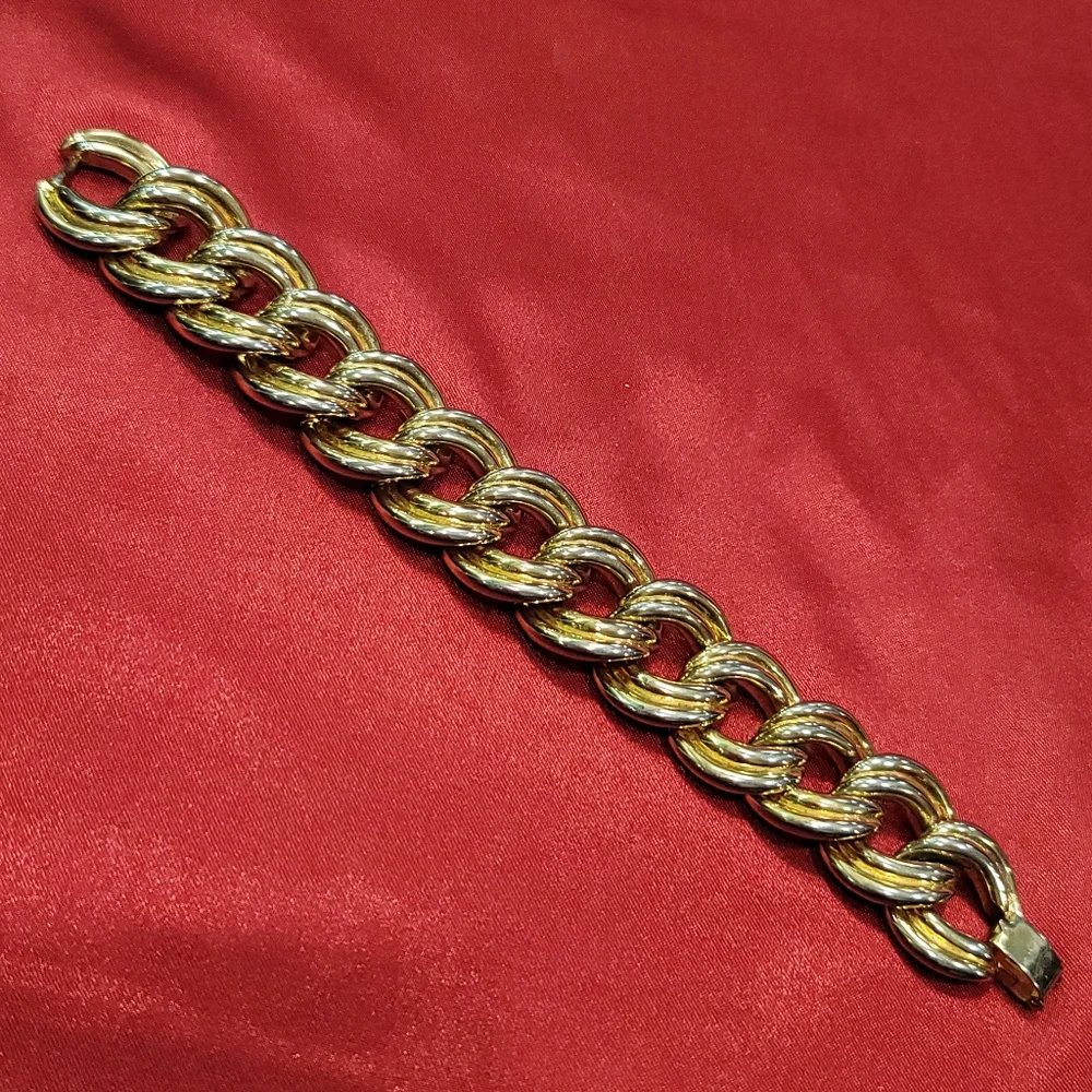 High end unmarked gold chunky chain vintage bracelet